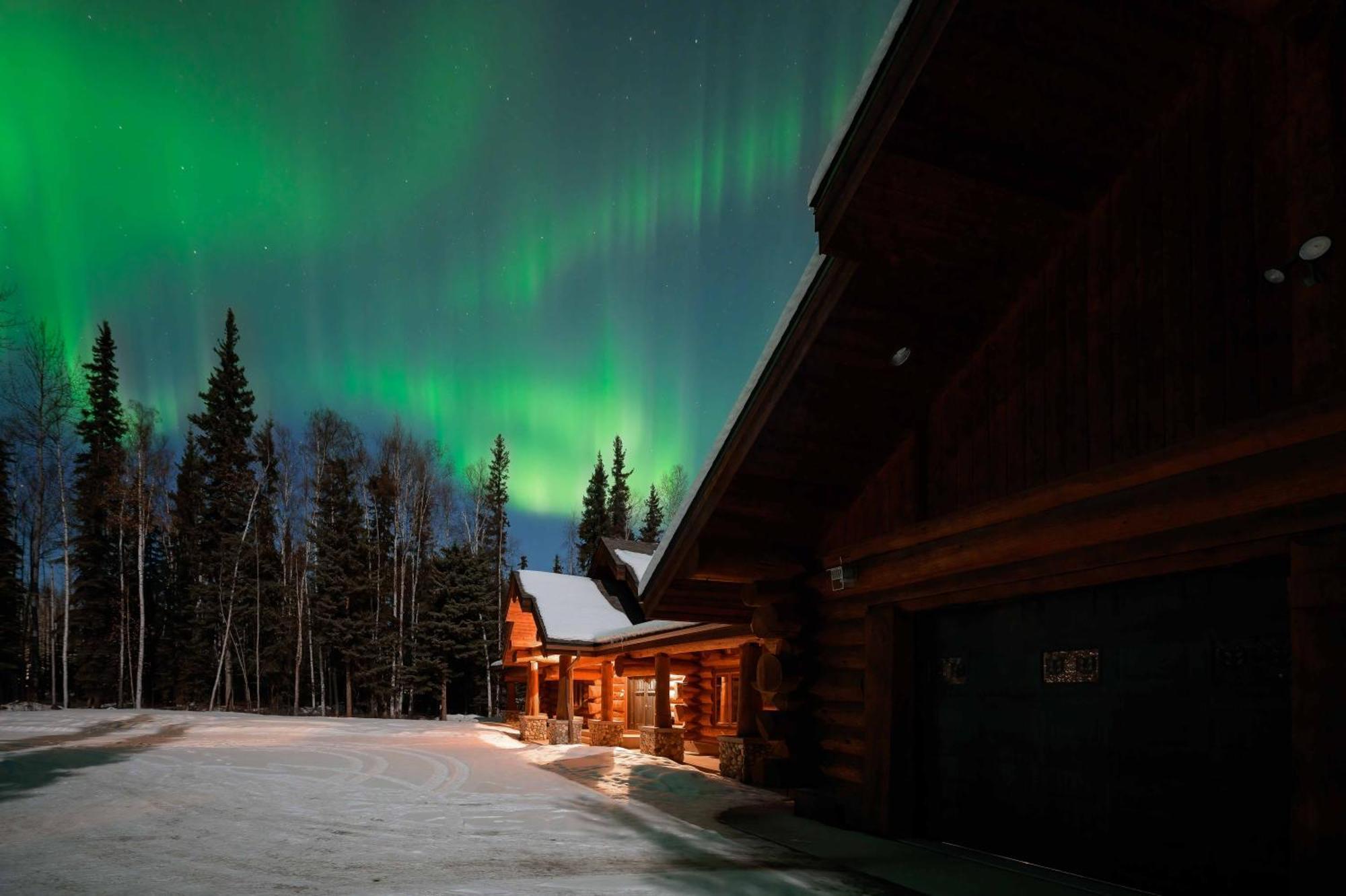 Lakefront Luxury Log Home With Spa & Aurora Views North Pole Exterior foto