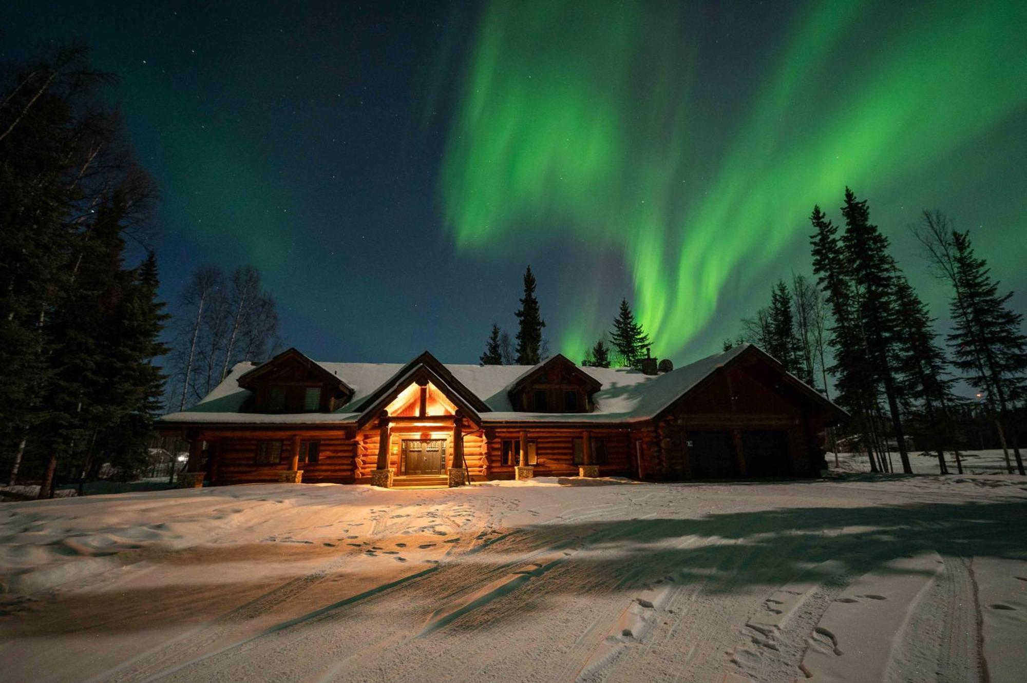 Lakefront Luxury Log Home With Spa & Aurora Views North Pole Exterior foto